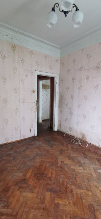 Шокирующее начало: обрушенные перекрытия и трещины в стенах фото 3