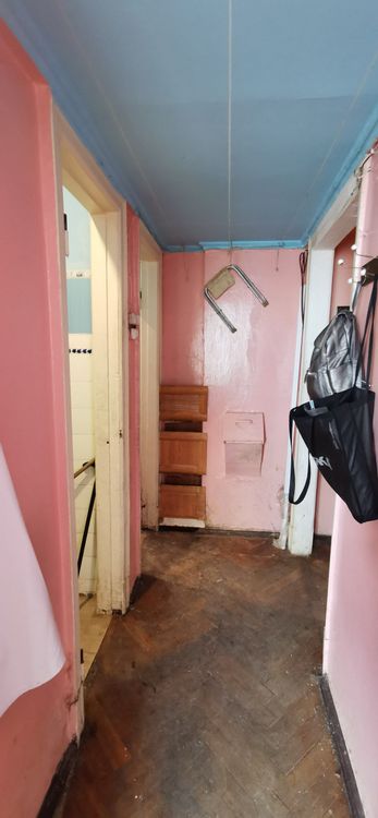 Шокирующее начало: обрушенные перекрытия и трещины в стенах фото 6