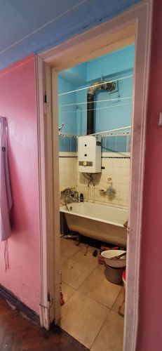 Шокирующее начало: обрушенные перекрытия и трещины в стенах фото 1