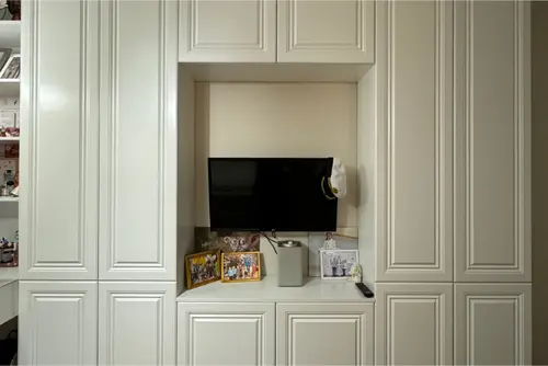 телевизор в шкафу